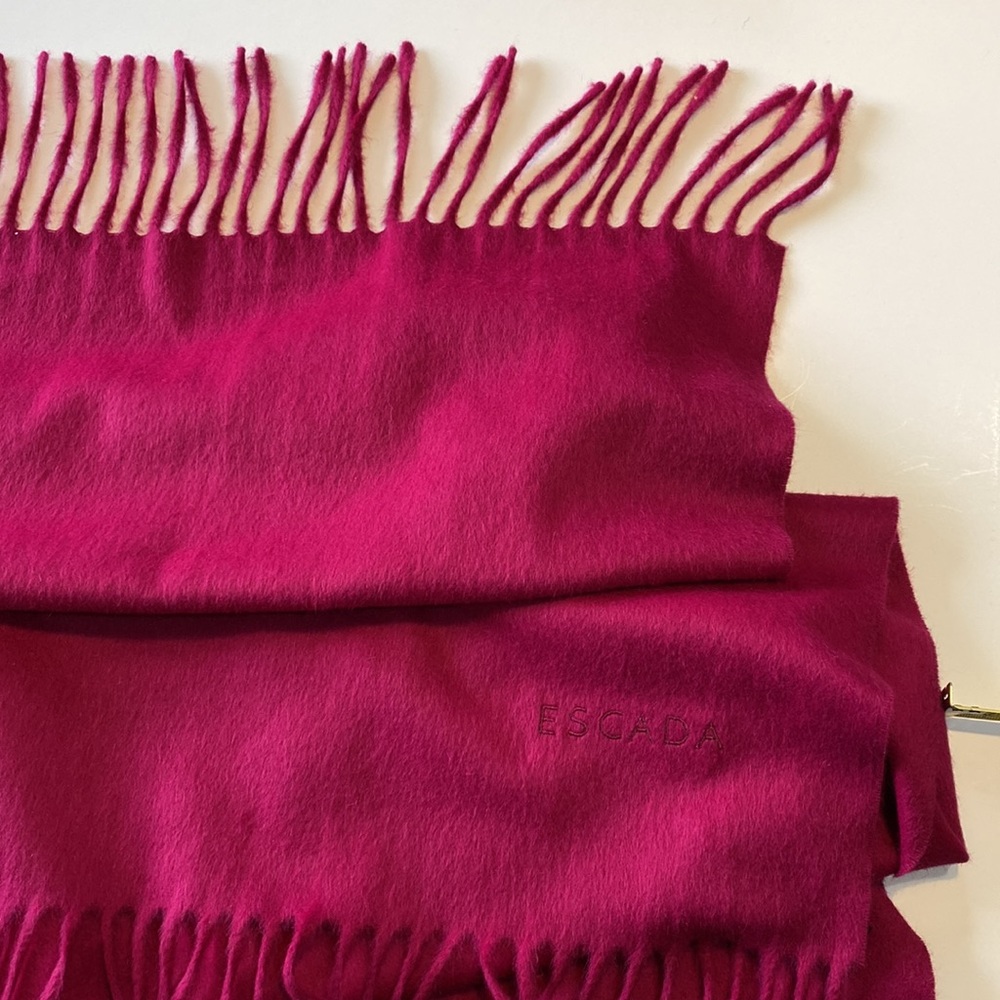 Fringed Cashmere Scarf. Escada Picenza. - Picture 2 of 5
